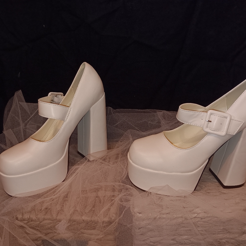 Shoes - Picture 11 of 13